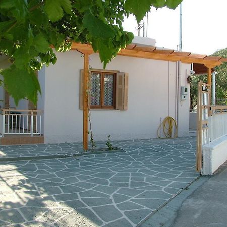 George'S Apartment Agia Marina  Стая снимка