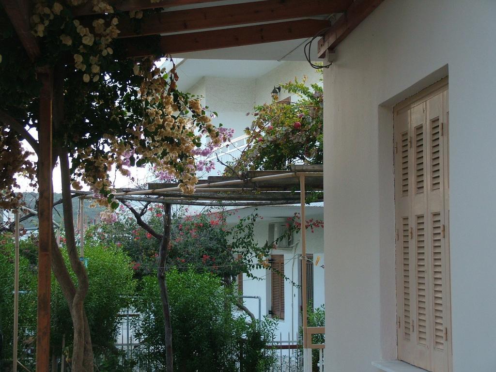 George'S Apartment Agia Marina  Стая снимка