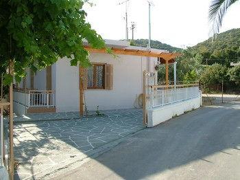 George'S Apartment Agia Marina  Екстериор снимка