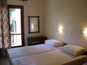 George'S Apartment Agia Marina  Екстериор снимка